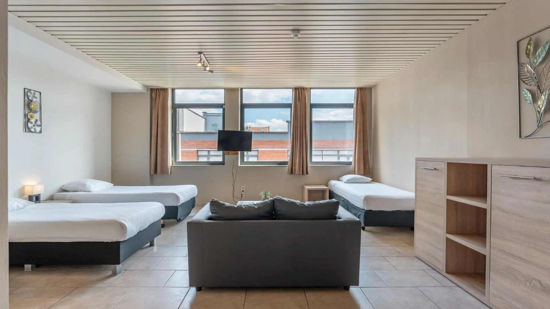 Room In Studio - Studio Triple Near Noord Station Brussels