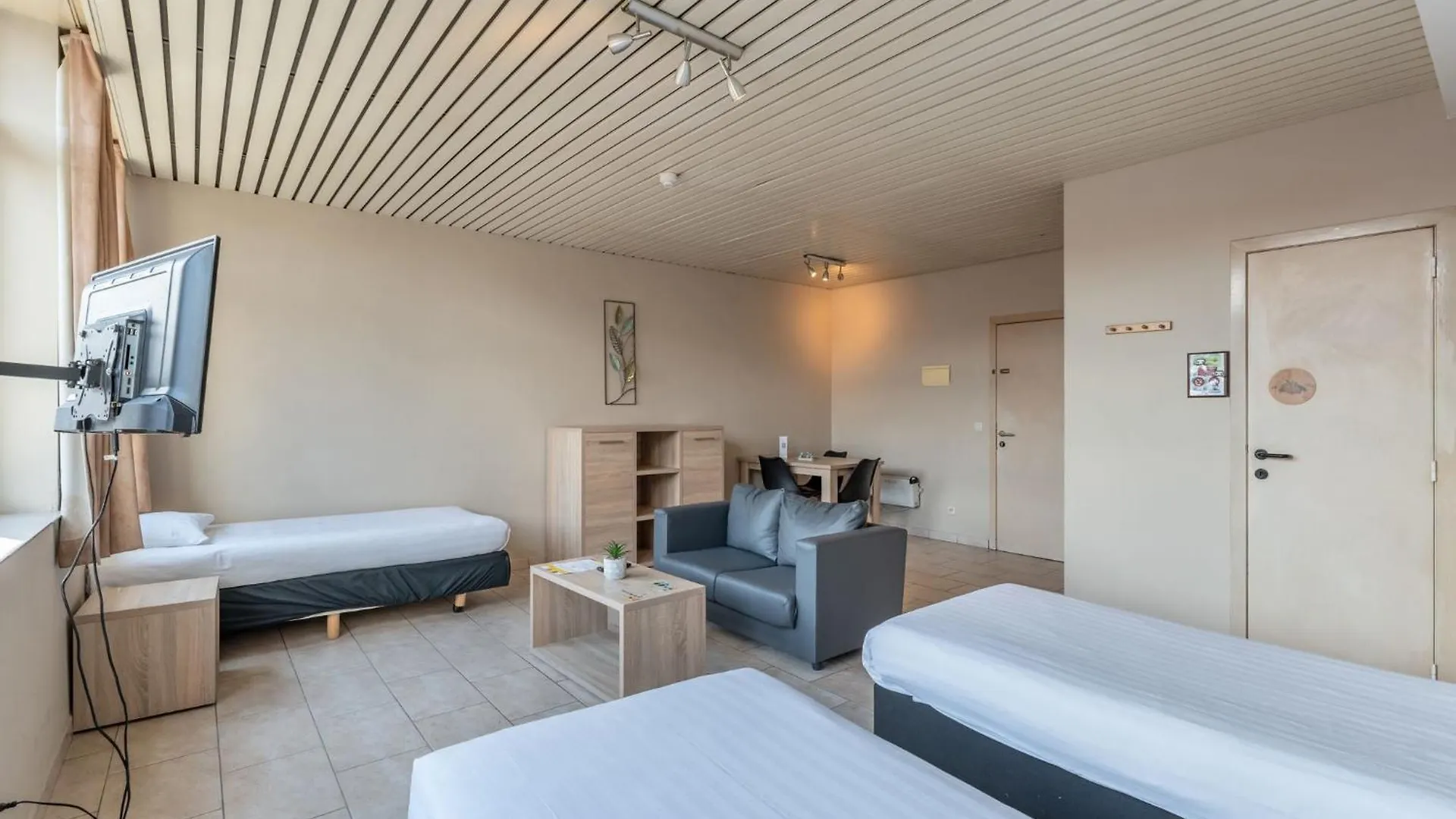 Room In Studio - Studio Triple Near Noord Station Brussels
