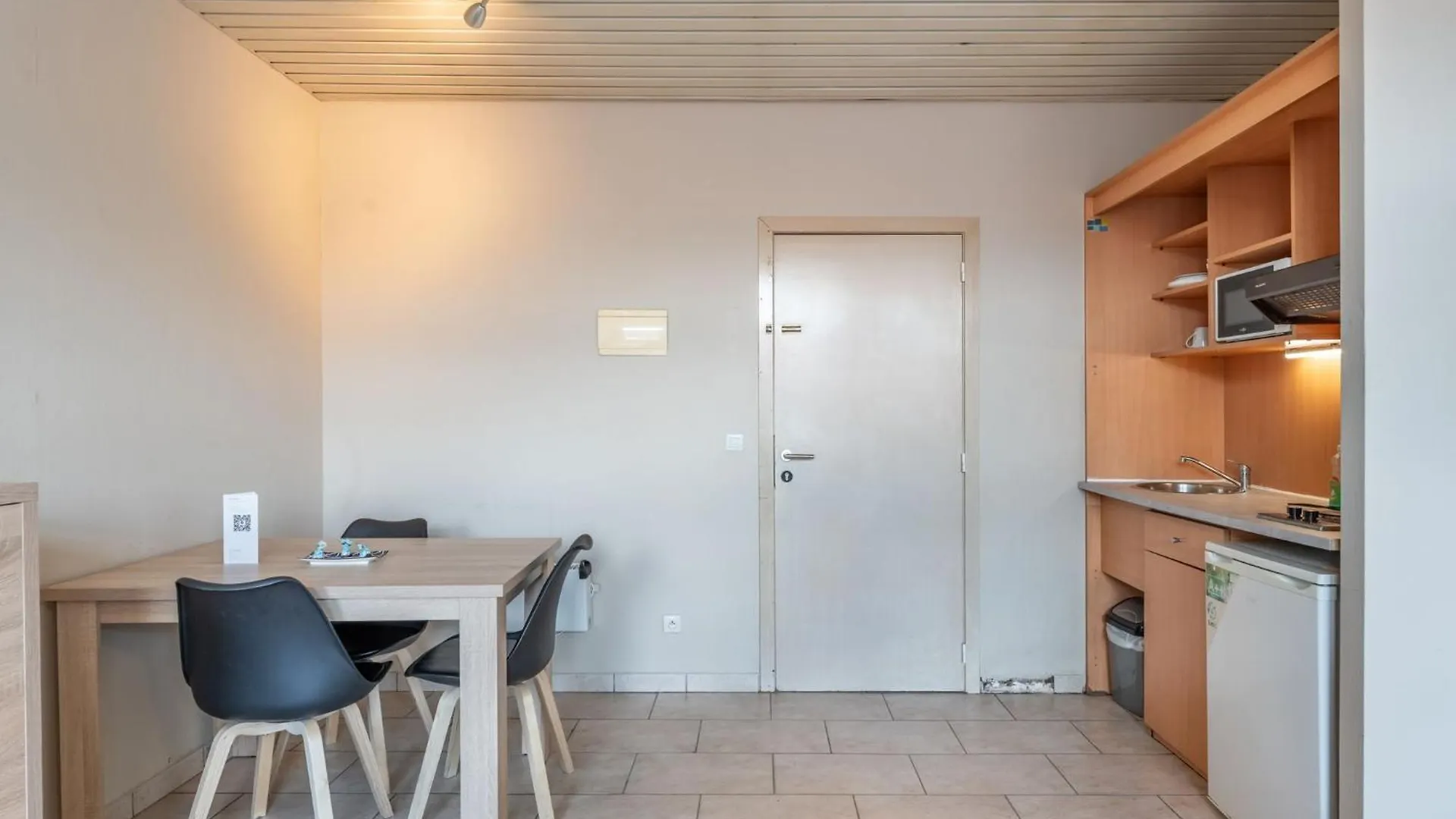 Room In Studio - Studio Triple Near Noord Station Bruksela Belgia